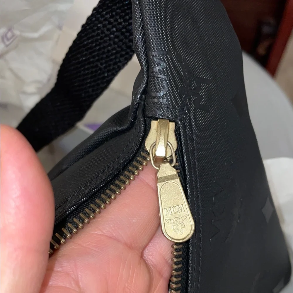 MCM Leather belt bag
black with box and ribbons - Picture 7 of 11